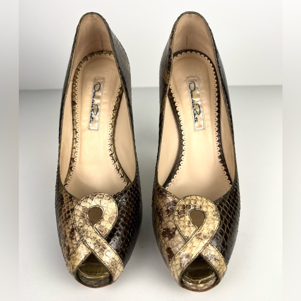 Oscar de la Renta olive green & cream/tan snakeskin heels sz. 37